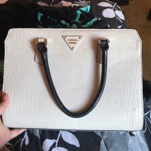 Black/white guess handbag